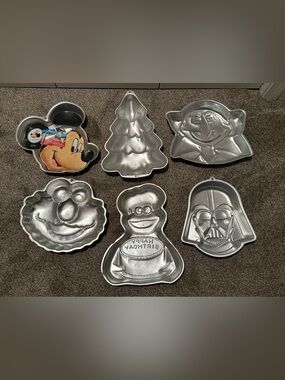 Vintage Wilton aluminum character cake pans. Set of 6